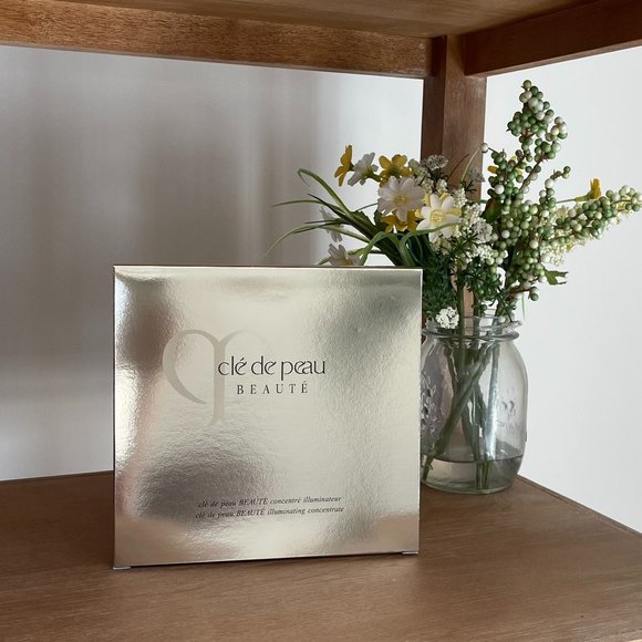 cle de peau Other - Clé de Peau Beauté Illuminating Concentrate Skin Care Set